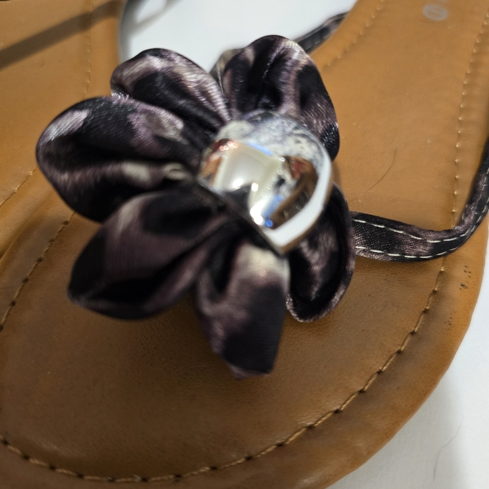 JEFFERY D Flip Flop Sandals Flower Decal in Animal Print w Silver Hardware Sz 7 - Picture 5 of 13